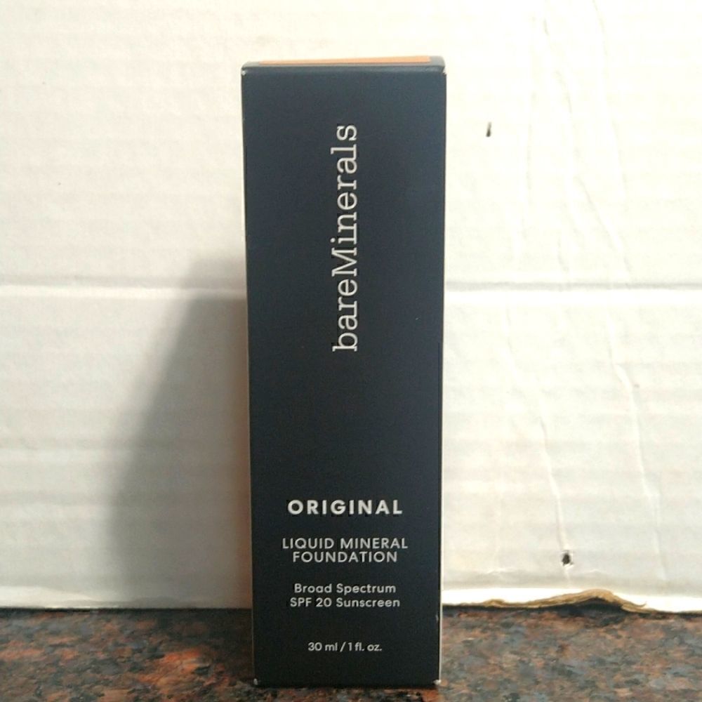 Bare Minerals Liquid Mineral Foundation...New in Box